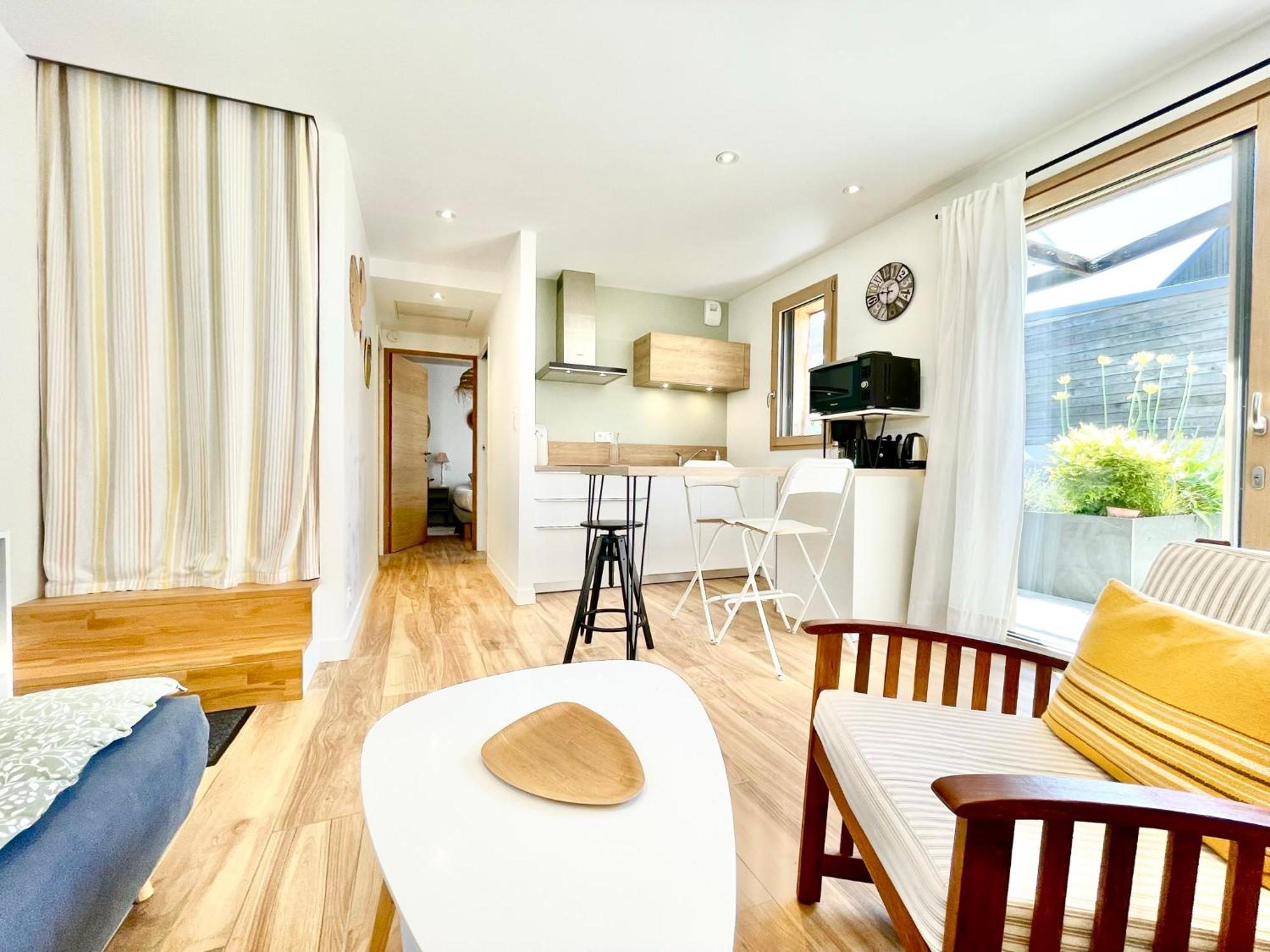 Appartement 300 M Et Centre - Parking Privatif Et Gratuit Sur Place - Terrasse Bois *